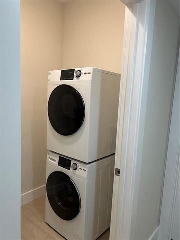420 SE 16TH Street, Fort Lauderdale, FL 33316