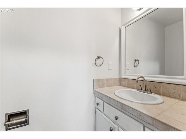 1635 Aspen St, Lake Oswego, OR 97034