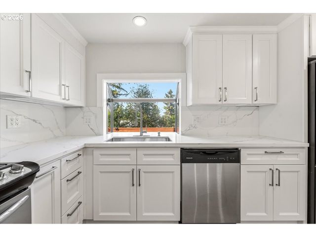 1635 Aspen St, Lake Oswego, OR 97034