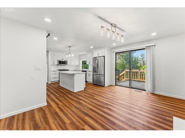 1635 Aspen St, Lake Oswego, OR 97034