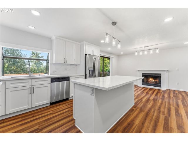 1635 Aspen St, Lake Oswego, OR 97034