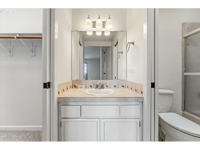 1635 Aspen St, Lake Oswego, OR 97034