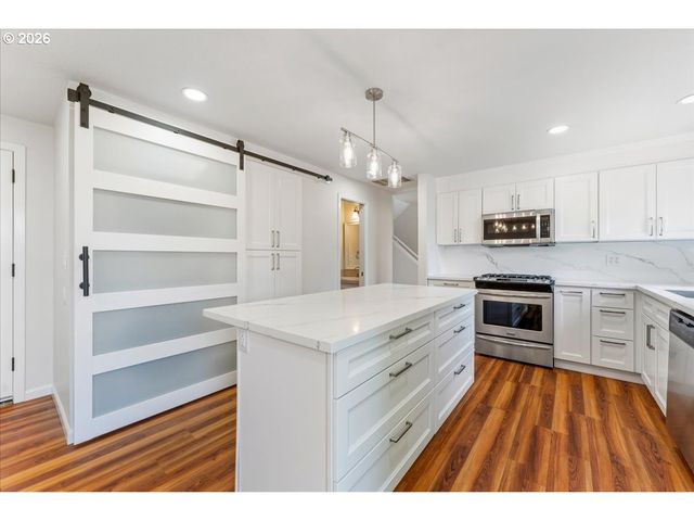 1635 Aspen St, Lake Oswego, OR 97034