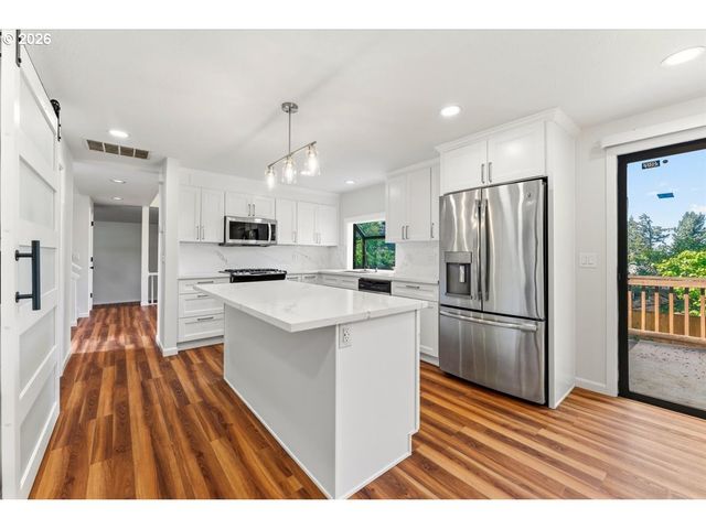 1635 Aspen St, Lake Oswego, OR 97034