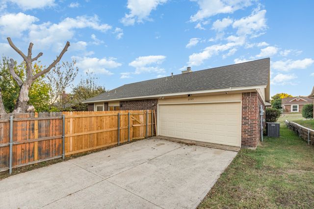 2725 Phillips Drive, Garland, TX 75044
