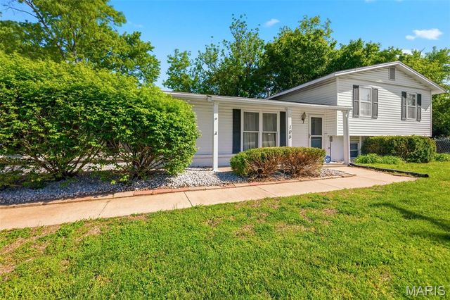 105 Jane Drive, St Peters, MO 63376