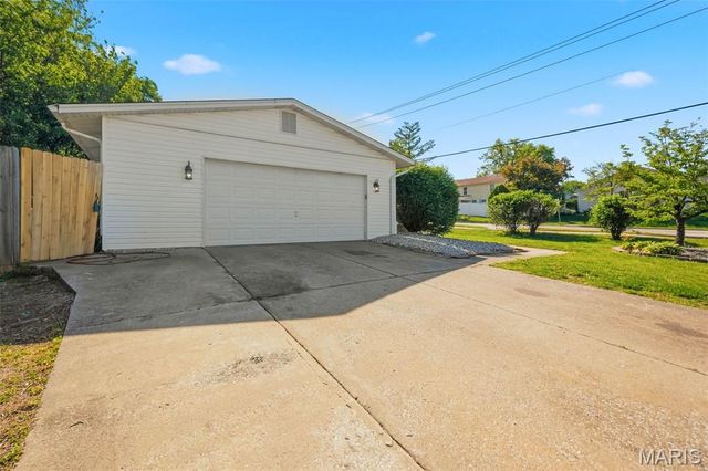 105 Jane Drive, St Peters, MO 63376