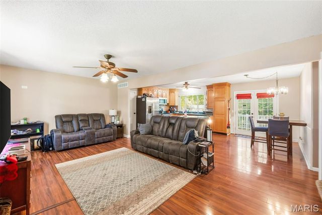 105 Jane Drive, St Peters, MO 63376