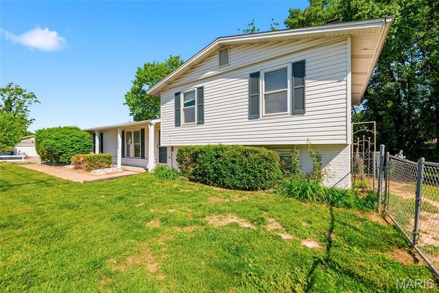105 Jane Drive, St Peters, MO 63376