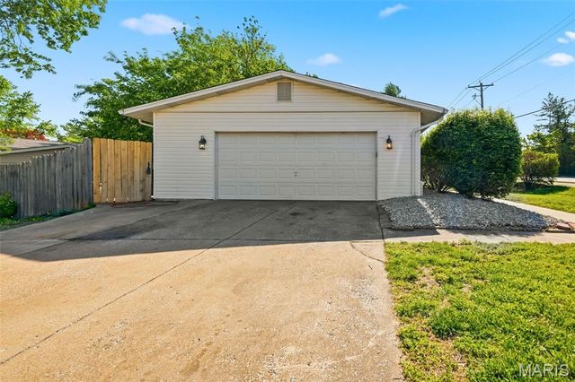 105 Jane Drive, St Peters, MO 63376
