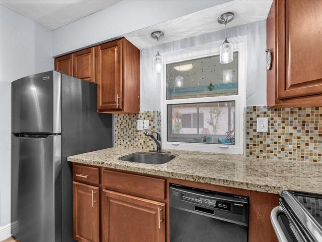 7615 NW 68th Avenue, Tamarac, FL 33321