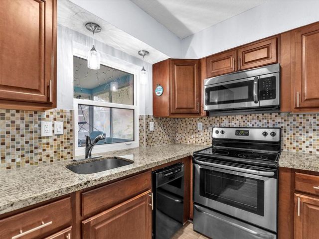 7615 NW 68th Avenue, Tamarac, FL 33321