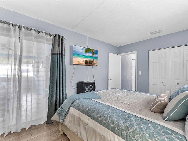 7615 NW 68th Avenue, Tamarac, FL 33321