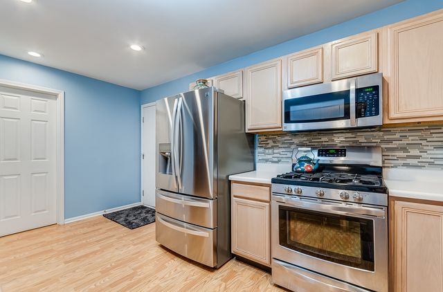 2336 Woodhill Court, Plainfield, IL 60586