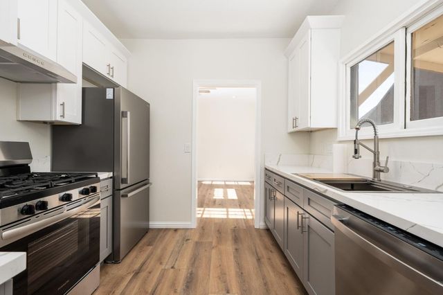 1457 N Poplar Avenue, Fresno, CA 93728