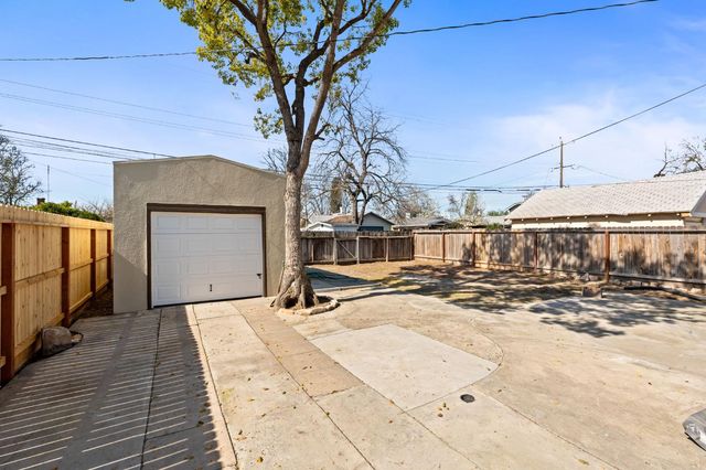1457 N Poplar Avenue, Fresno, CA 93728