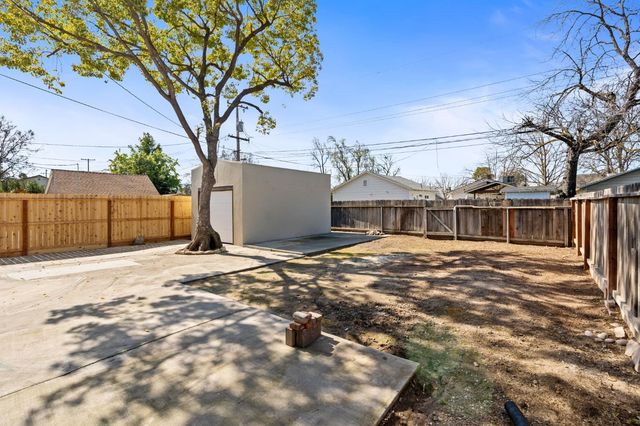 1457 N Poplar Avenue, Fresno, CA 93728