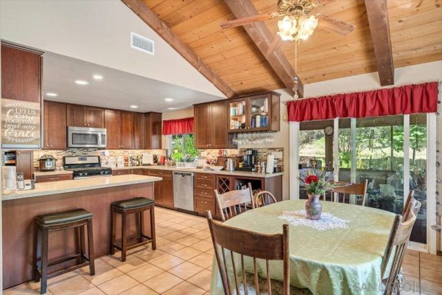 951 Beverly, Vista, CA 92084