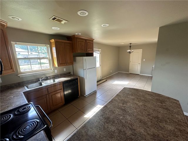 1527 E 11th Cove, Russellville, AR 72801