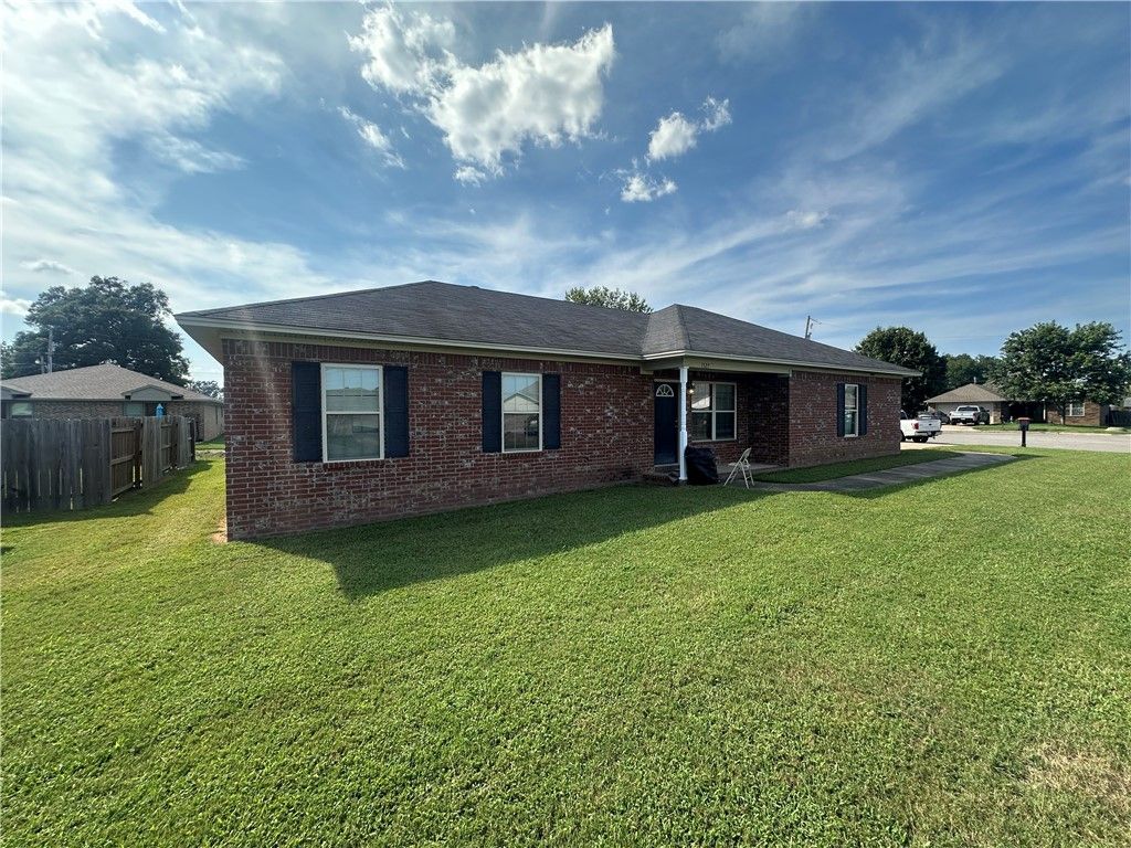 1527 E 11th Cove, Russellville, AR 72801
