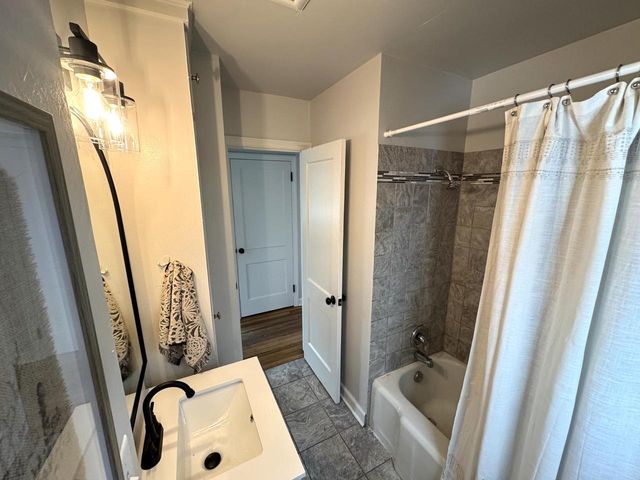173 Walton AVENUE, Waukesha, WI 53186