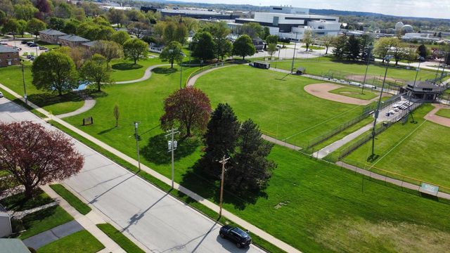 173 Walton AVENUE, Waukesha, WI 53186