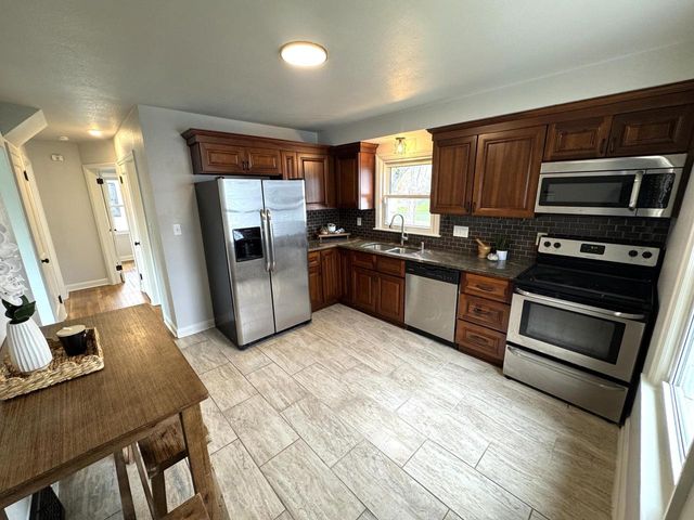 173 Walton AVENUE, Waukesha, WI 53186