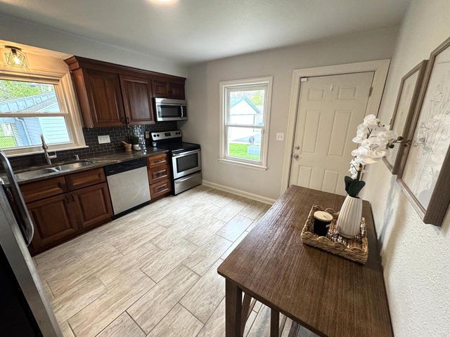 173 Walton AVENUE, Waukesha, WI 53186