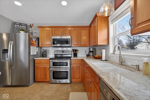 14098 Stonewood Place, Fishers, IN 46037