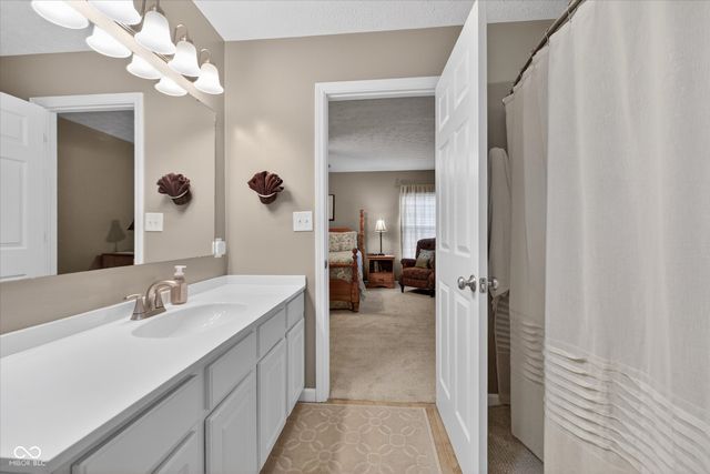 14098 Stonewood Place, Fishers, IN 46037