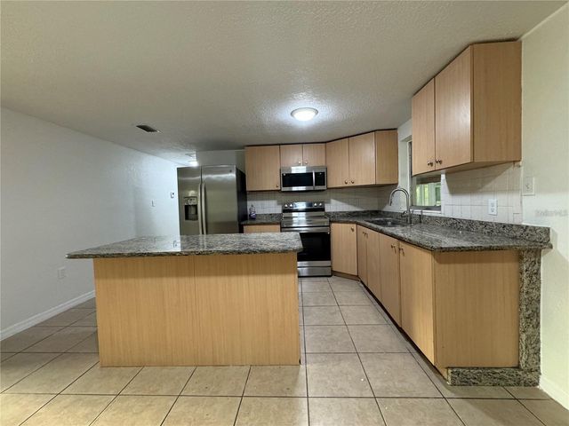 10601 N 52ND STREET, Temple Terrace, FL 33617