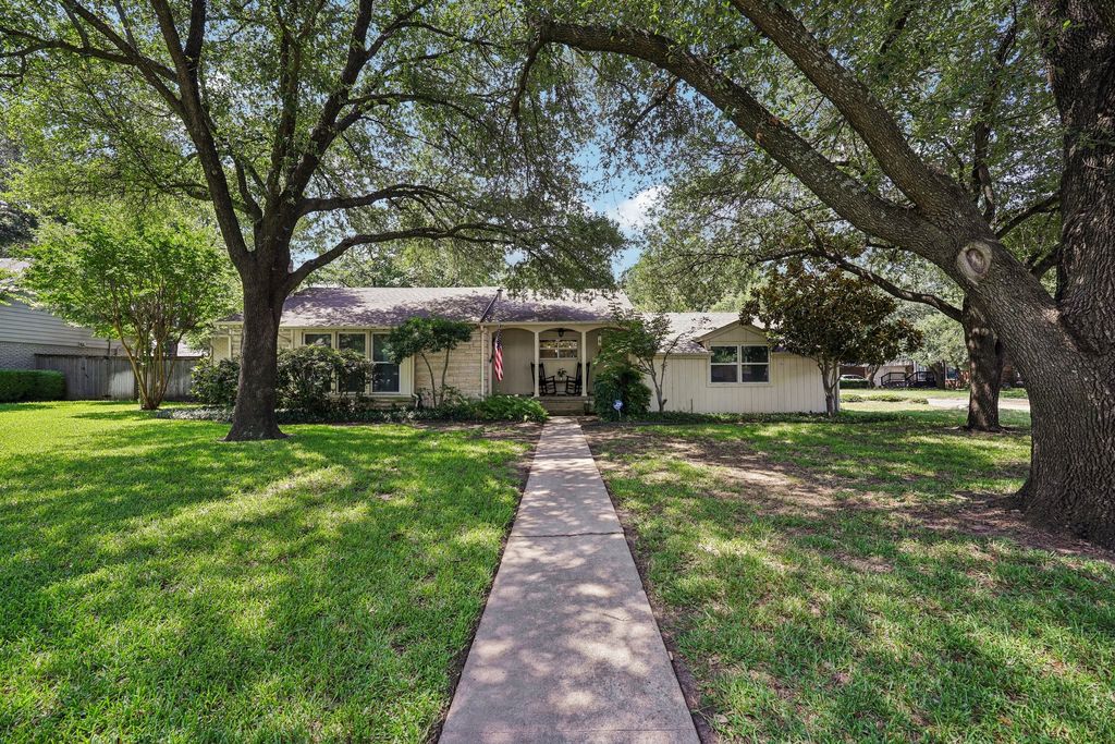 1320 Redbud Drive, Arlington, TX 76012