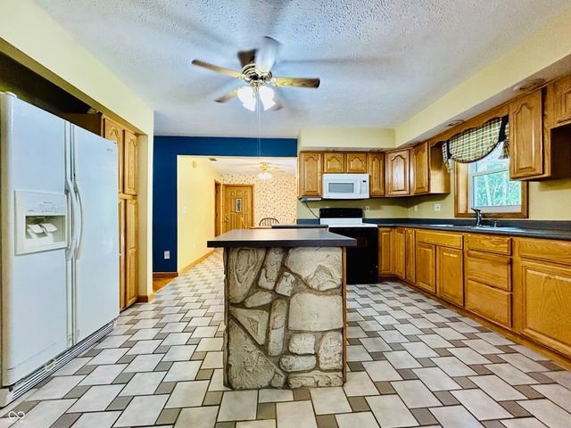 530 E County Road 825 N, Bainbridge, IN 46105