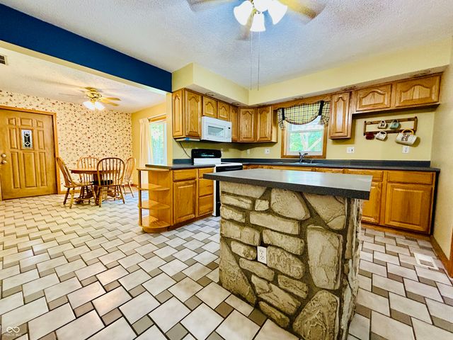 530 E County Road 825 N, Bainbridge, IN 46105