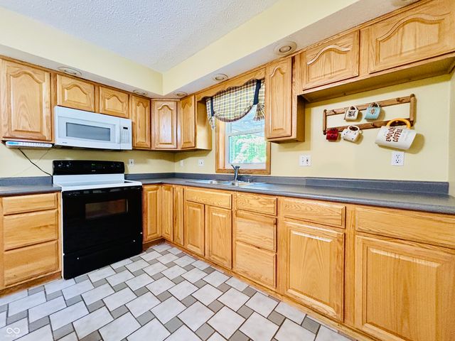 530 E County Road 825 N, Bainbridge, IN 46105