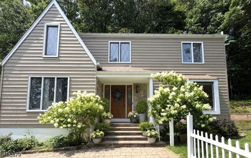 49 Raynor Rd, Morris Twp., NJ 07960