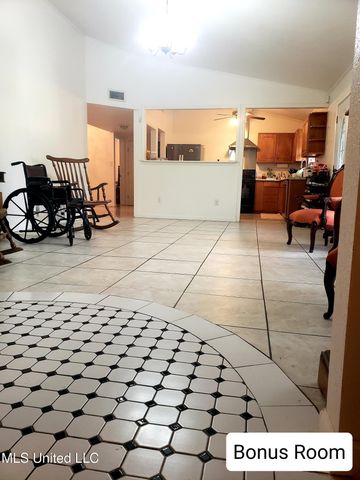 6 Davis Bayou Road, Ocean Springs, MS 39564