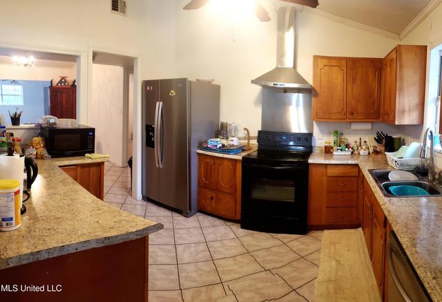 6 Davis Bayou Road, Ocean Springs, MS 39564