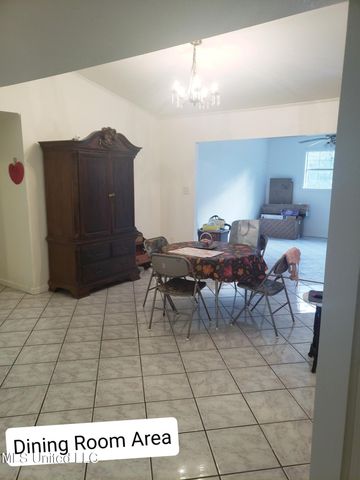 6 Davis Bayou Road, Ocean Springs, MS 39564