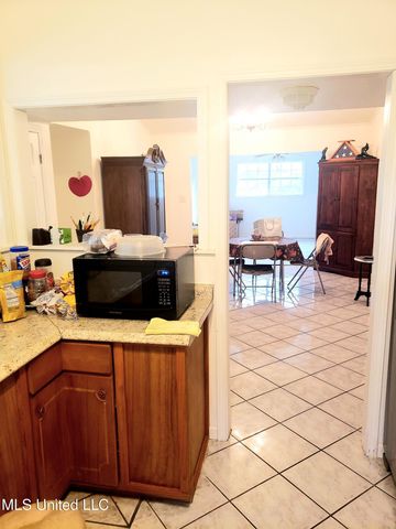 6 Davis Bayou Road, Ocean Springs, MS 39564