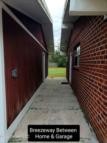 6 Davis Bayou Road, Ocean Springs, MS 39564