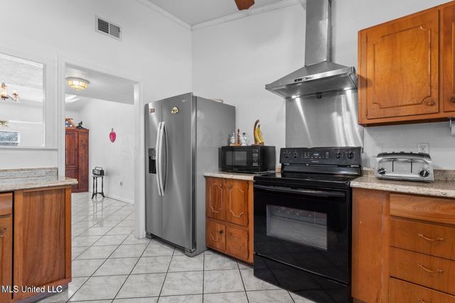 6 Davis Bayou Road, Ocean Springs, MS 39564