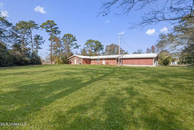 6 Davis Bayou Road, Ocean Springs, MS 39564