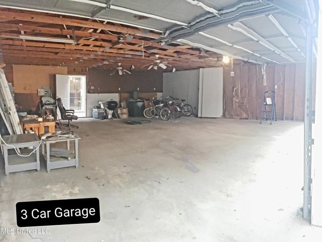 6 Davis Bayou Road, Ocean Springs, MS 39564