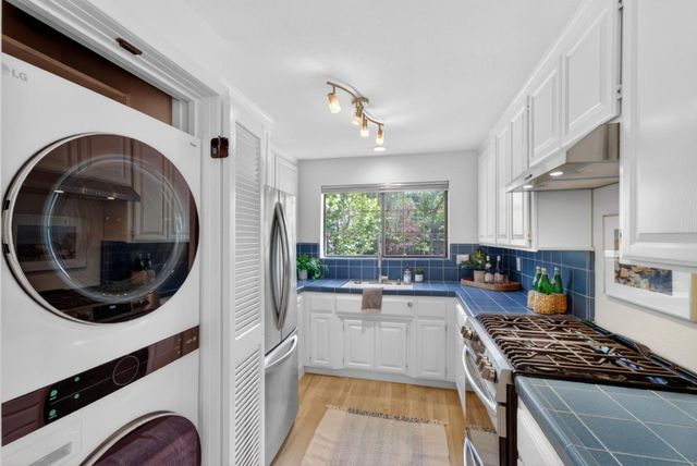 141 Southampton Lane A, Santa Cruz, CA 95062
