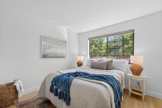 141 Southampton Lane A, Santa Cruz, CA 95062