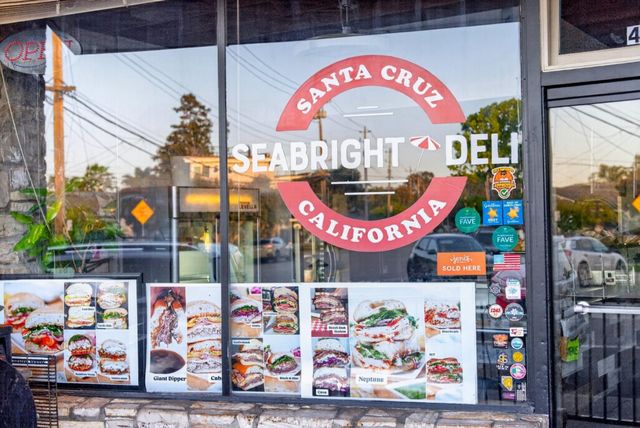 141 Southampton Lane A, Santa Cruz, CA 95062