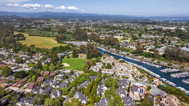 141 Southampton Lane A, Santa Cruz, CA 95062