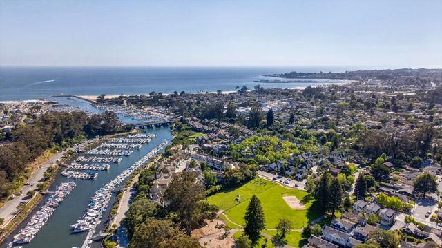 141 Southampton Lane A, Santa Cruz, CA 95062
