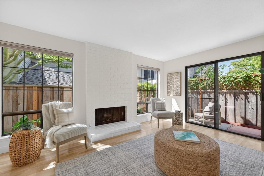 141 Southampton Lane A, Santa Cruz, CA 95062